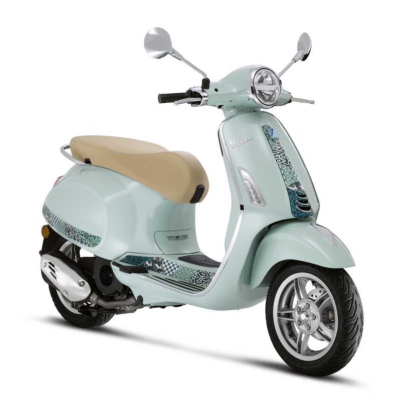 Vespa-Primavera-Batik_125-cc_3-4-ant-dx-800x800 (5)