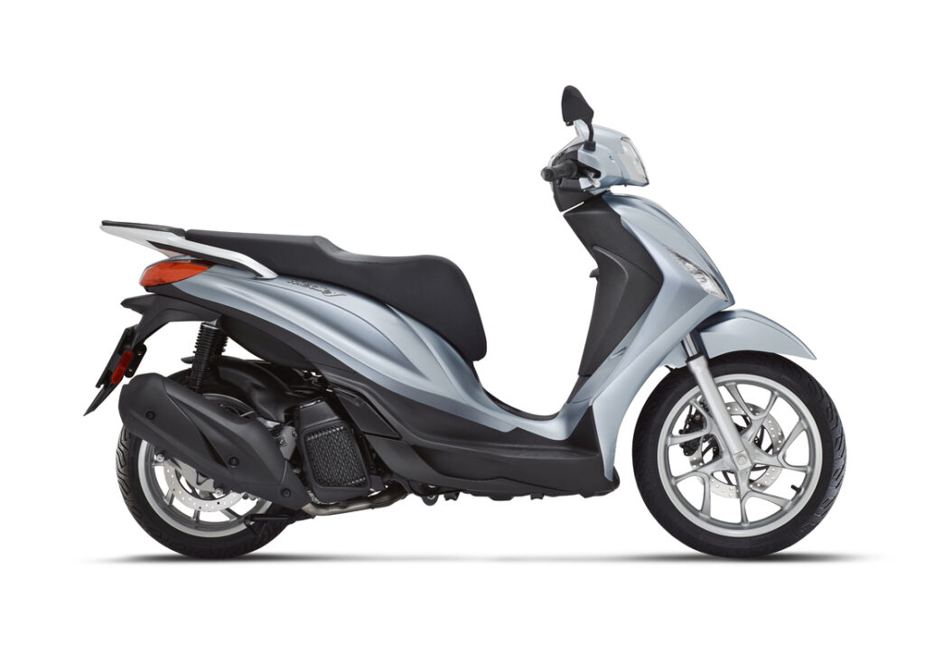 Piaggio_Medley_125_Grigio Astrale_Lat-dx-1100x786