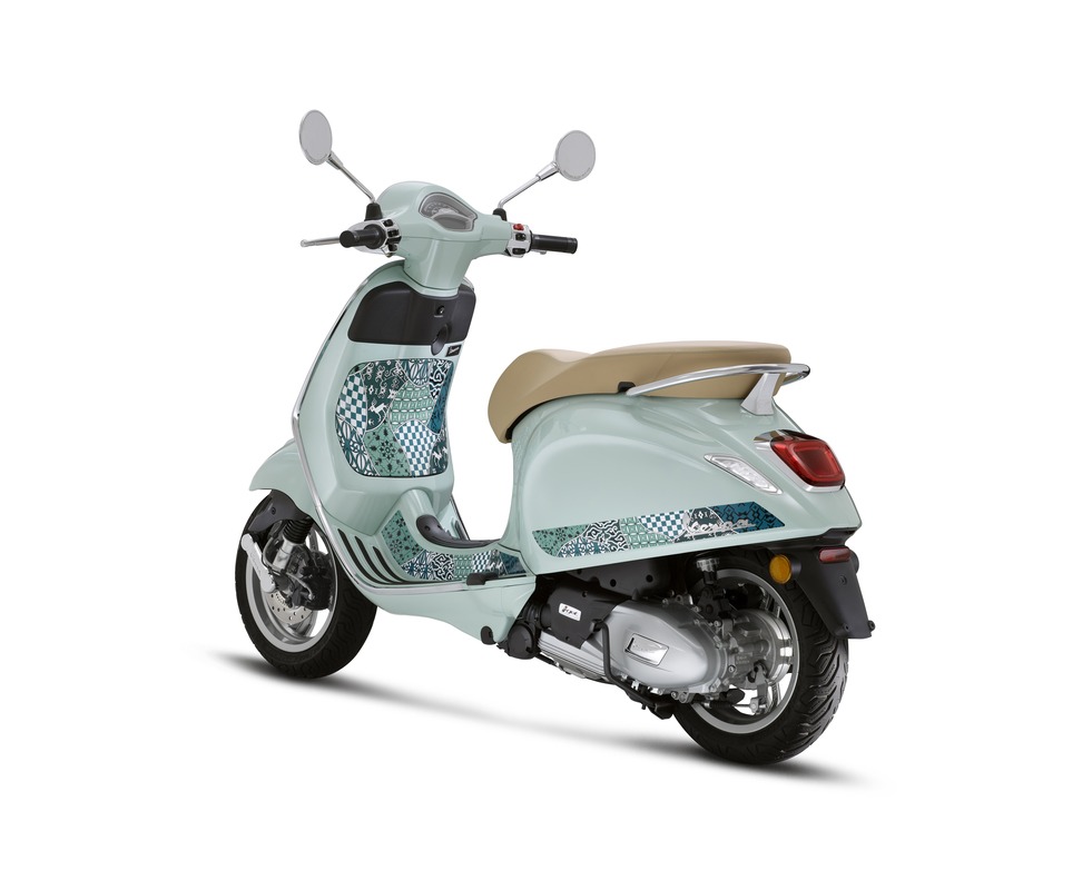 Vespa-Primavera-Batik_125-cc_3-4-post-sx-981x800