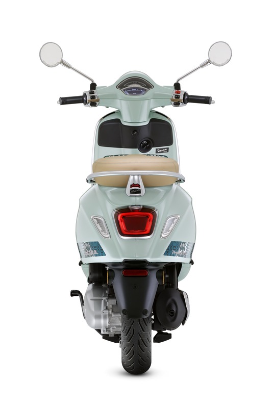 Vespa-Primavera-Batik_125-cc_Posteriore-533x800