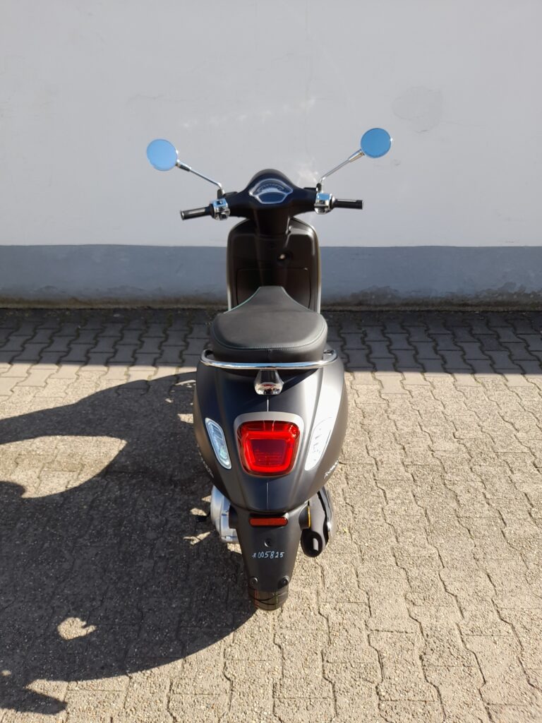 Vespa nacher mit Umbauteilen.