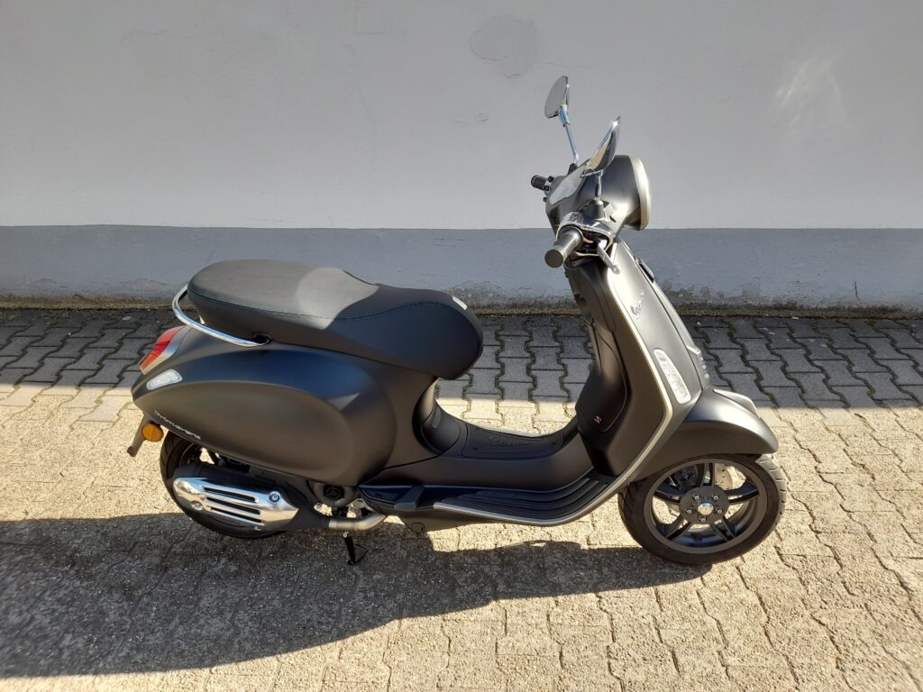Vespa nacher mit Umbauteilen.
