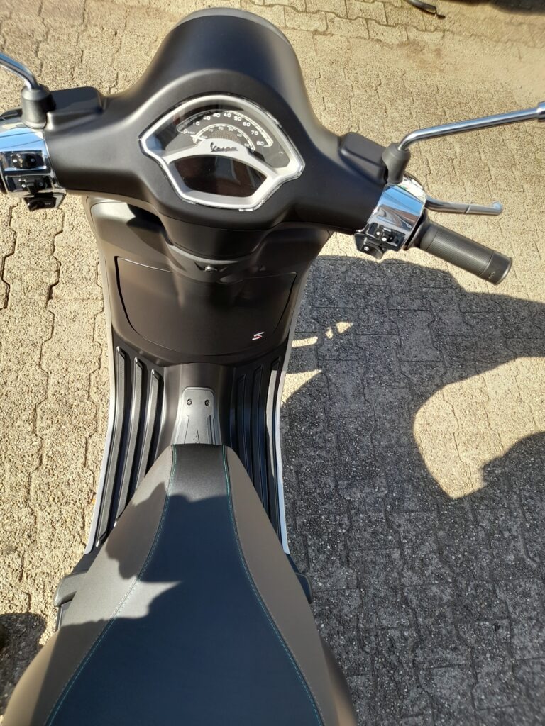 Vespa nacher mit Umbauteilen.