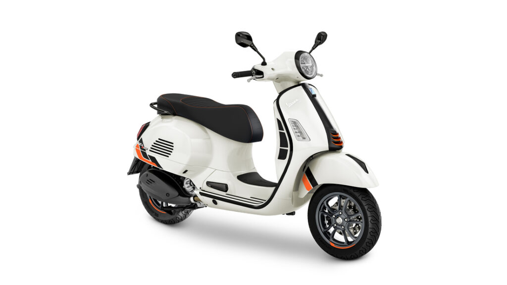 Vespa_GTS-Supersport_310_Bianco-Innocente_3-4-ant-dx-1100x619