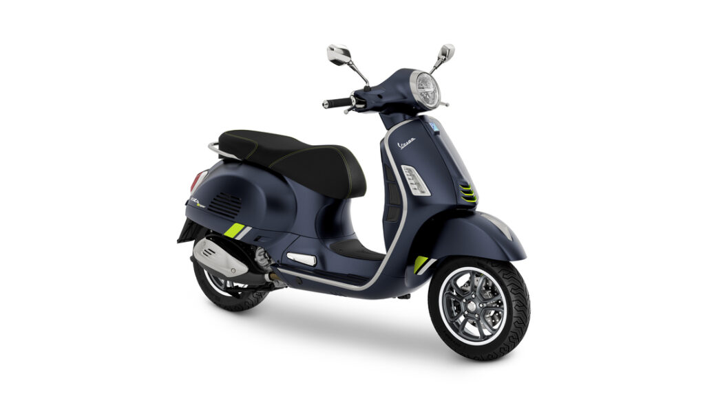 Vespa_GTS-Supertech_Blu-Energico_310_3-4-ant-dx-1100x619
