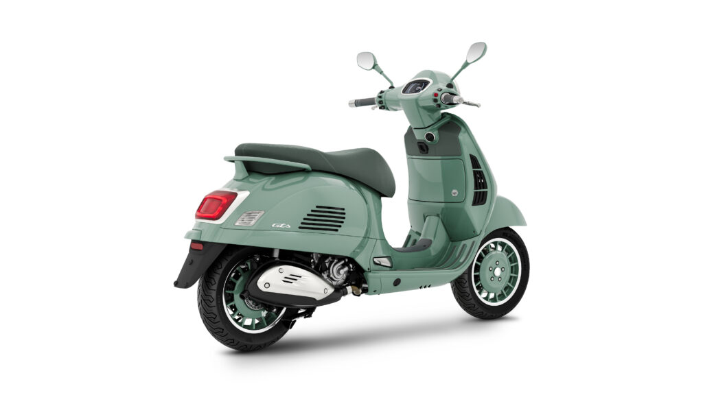 Vespa_GTS_310 cc_Livrea-80_3-4_post_dx
