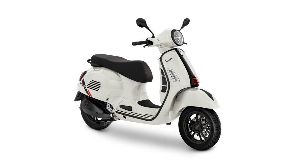 Vespa_GTS_310_Super_Sport_Bianco_3-4_ant_dx